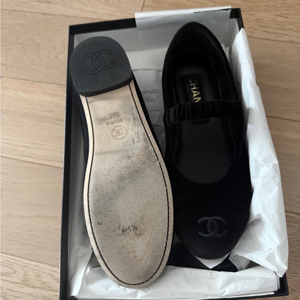 CHANEL Black Velvet Mary Jane with CC Logo - Picture 2 of 3